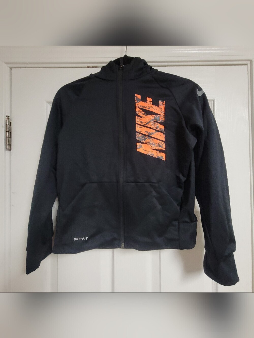 Nike Therma Dri'Fit Boys Jacket Size Medium.